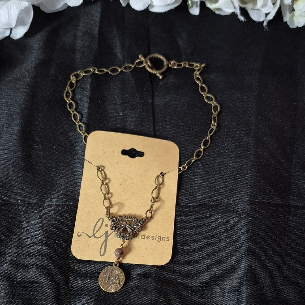 Vintage-Inspired Gold Pendant Necklace -